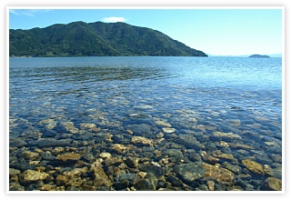 ホテル前のプライベートビーチ