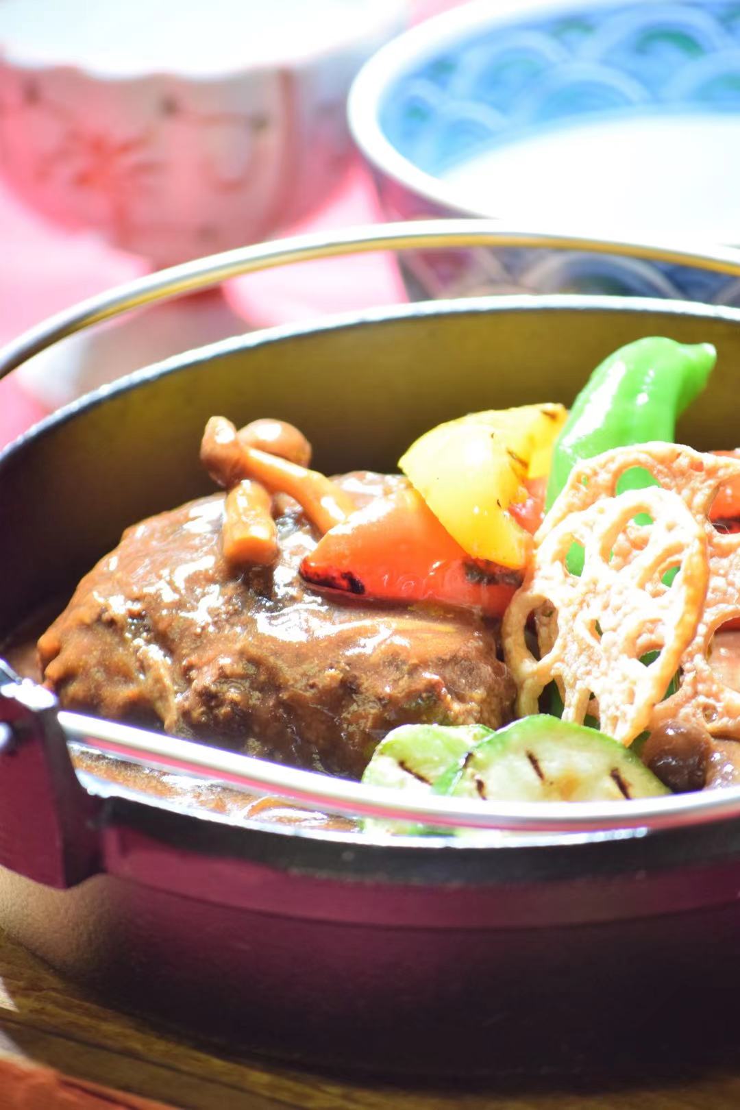 近江牛煮込みハンバーグ定食　イメージ